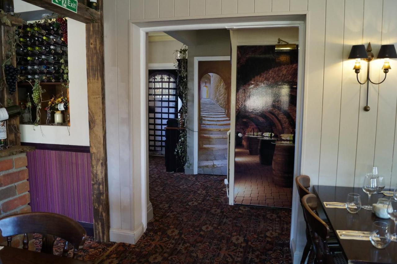 The Flying Bull Inn Liss Exterior photo